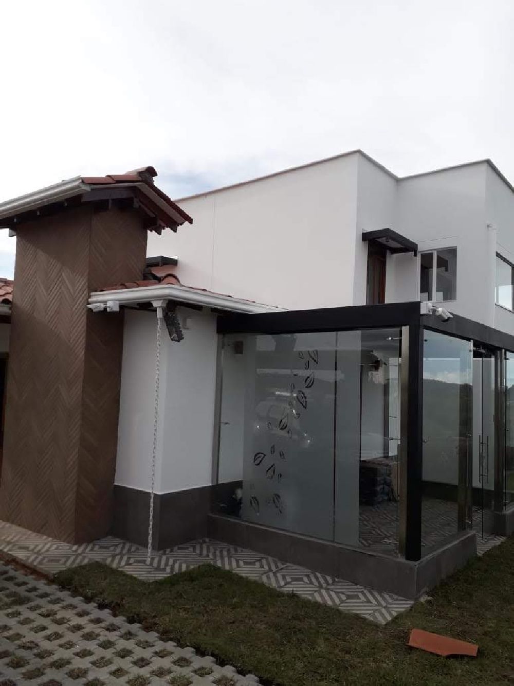Casa prefabricada moderna con estructura metálica