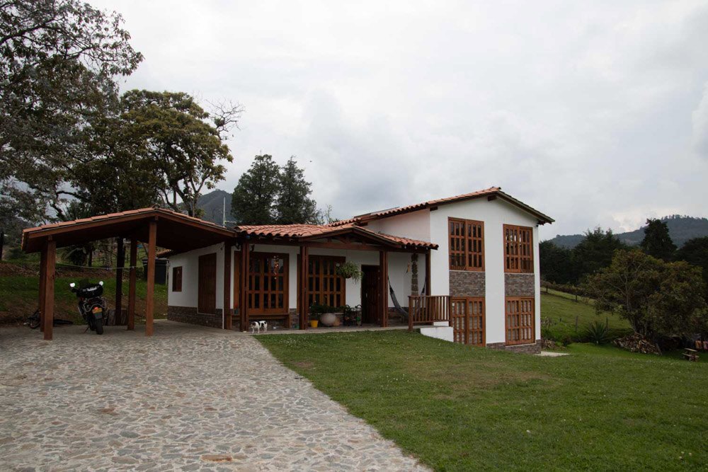 Casa prefabricada campestre entregada en Rionegro, Antioquia – Proyecto Llanogrande foto 2