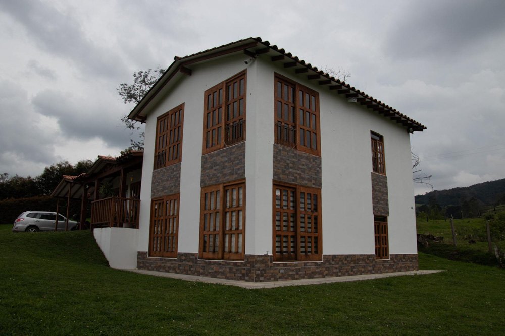 Casa prefabricada campestre entregada en Rionegro, Antioquia – Proyecto Llanogrande foto 3