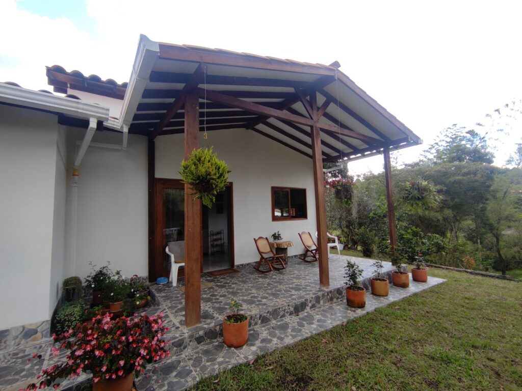 Casa prefabricada campestre entregada en Alto de Las Palmas, Antioquia – Proyecto Palmas foto 3
