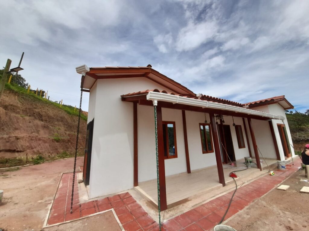 Casa prefabricada campestre entregada en San Vicente Ferrer, Antioquia – Proyecto San Vicente foto 3